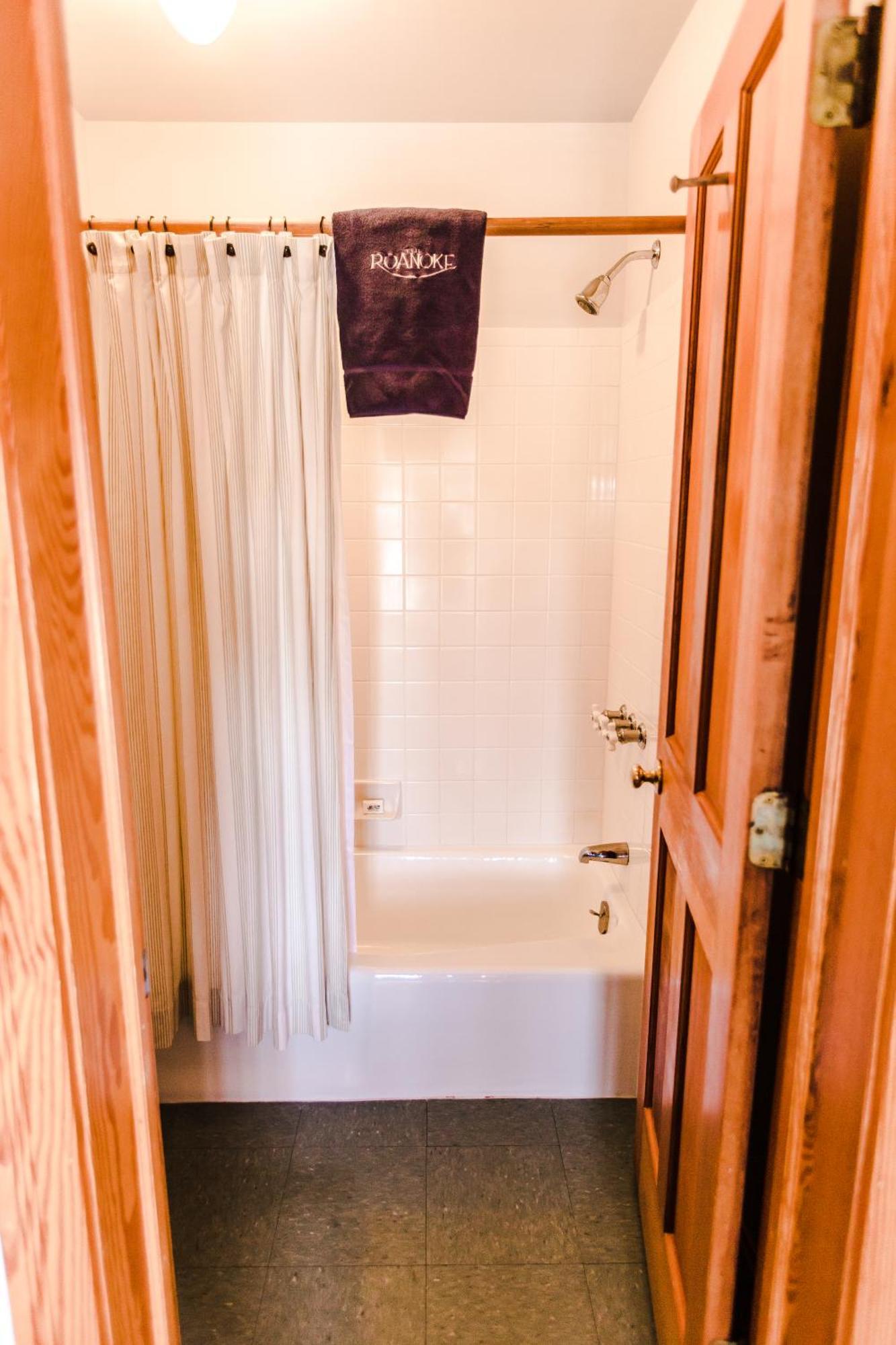 Roanoke Island Inn Manteo Room photo